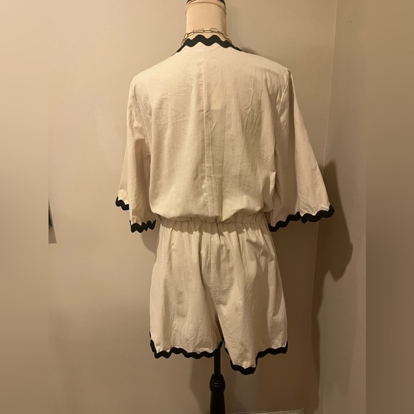NWT Ric Rac ButtonUp V-Neck Cream & Black Romper, size M (no belt) - Picture 4 of 11